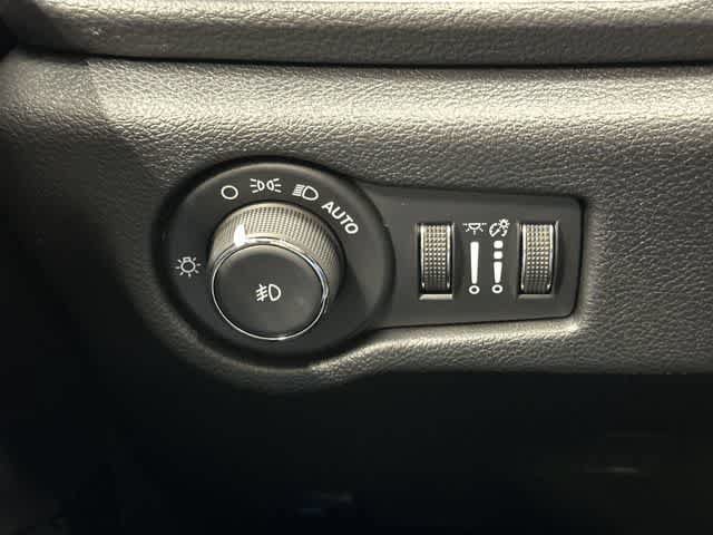 Used 2026 Chrysler Pacifica Limited FWD image 19