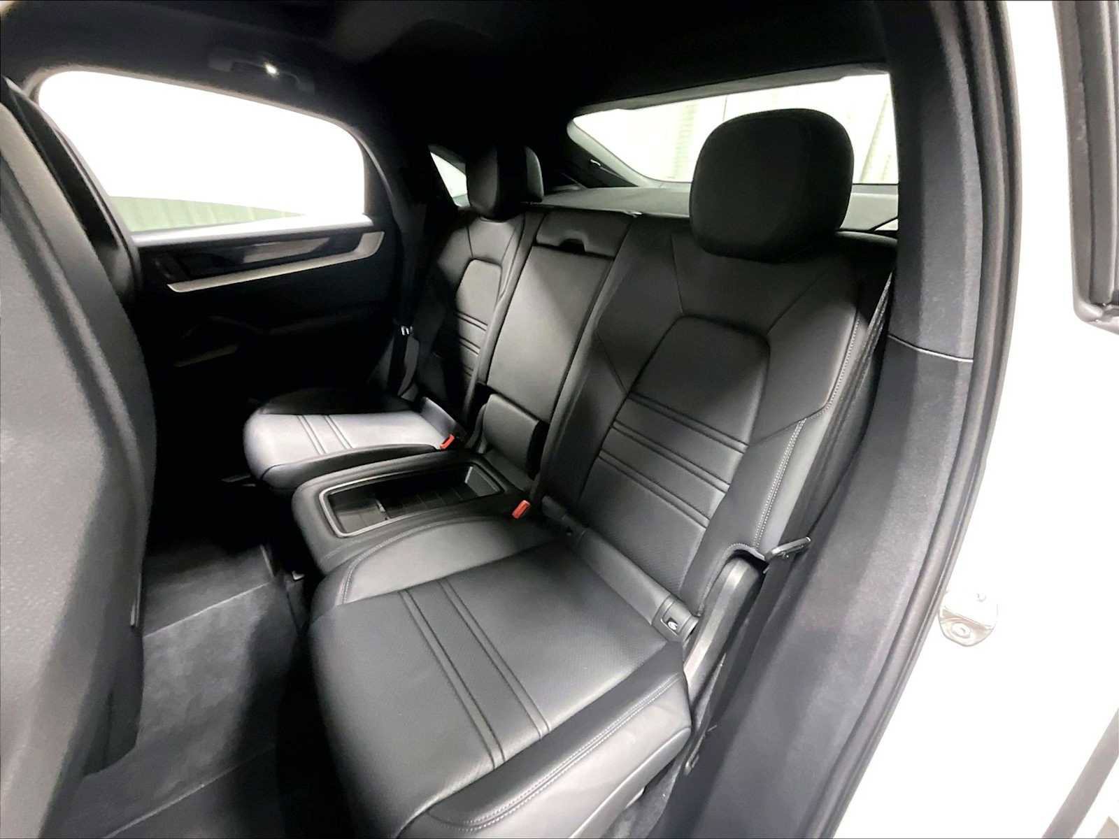 Used 2024 Porsche Cayenne S image 31