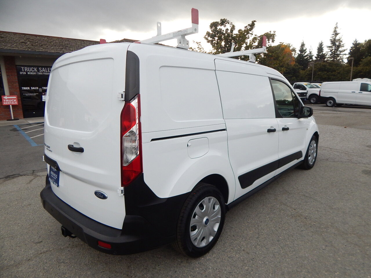Used 2020 Ford Transit Connect XL image 4