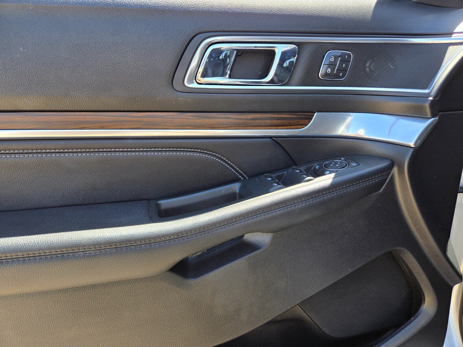 Used 2018 Ford Explorer Limited FWD image 15