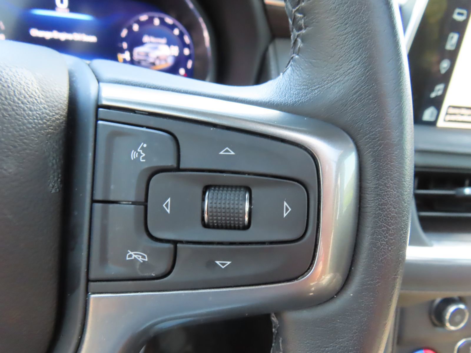 Used 2022 Chevrolet Tahoe LT w/ Luxury Package AWD/4WD image 20