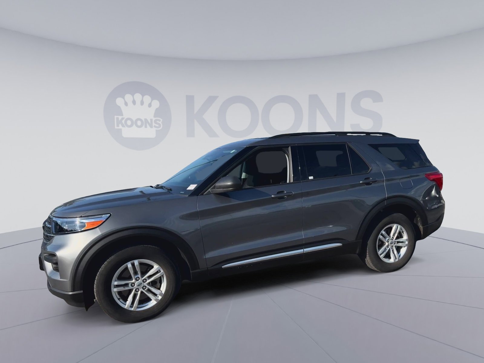 Used 2023 Ford Explorer XLT AWD/4WD image 7