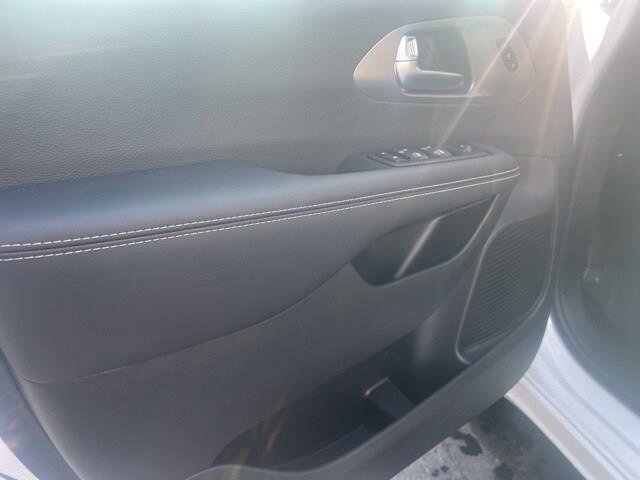 New 2026 Chrysler Pacifica Select image 4