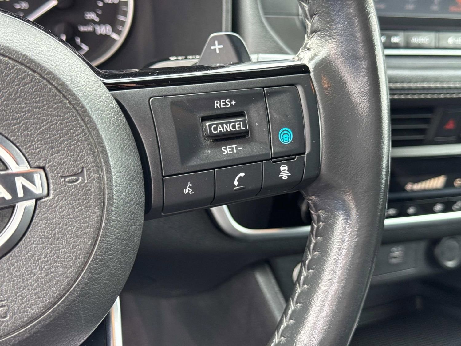 Used 2023 Nissan Rogue SV w/ SV Premium B Package FWD image 32