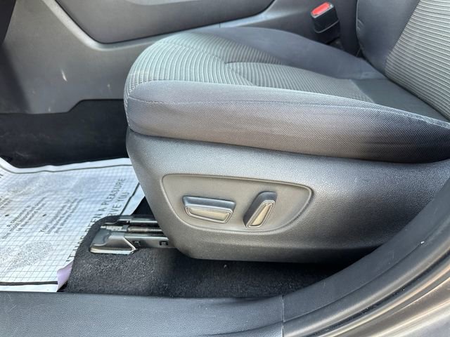 Used 2024 Toyota Highlander LE FWD image 21