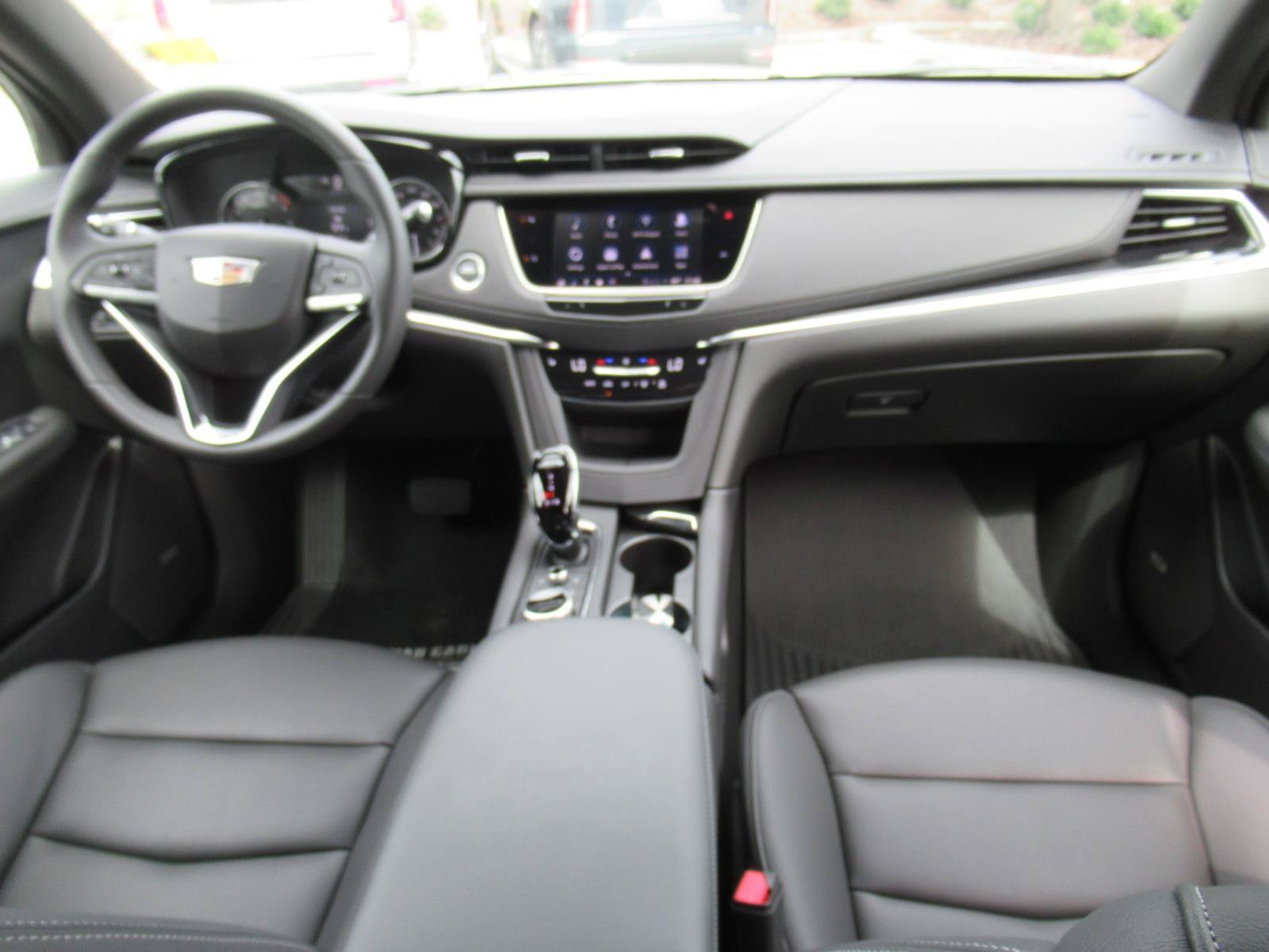 Certified 2025 Cadillac XT6 Luxury FWD image 13