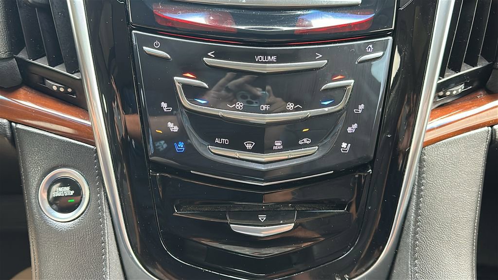 Used 2018 Cadillac Escalade Premium Luxury image 26