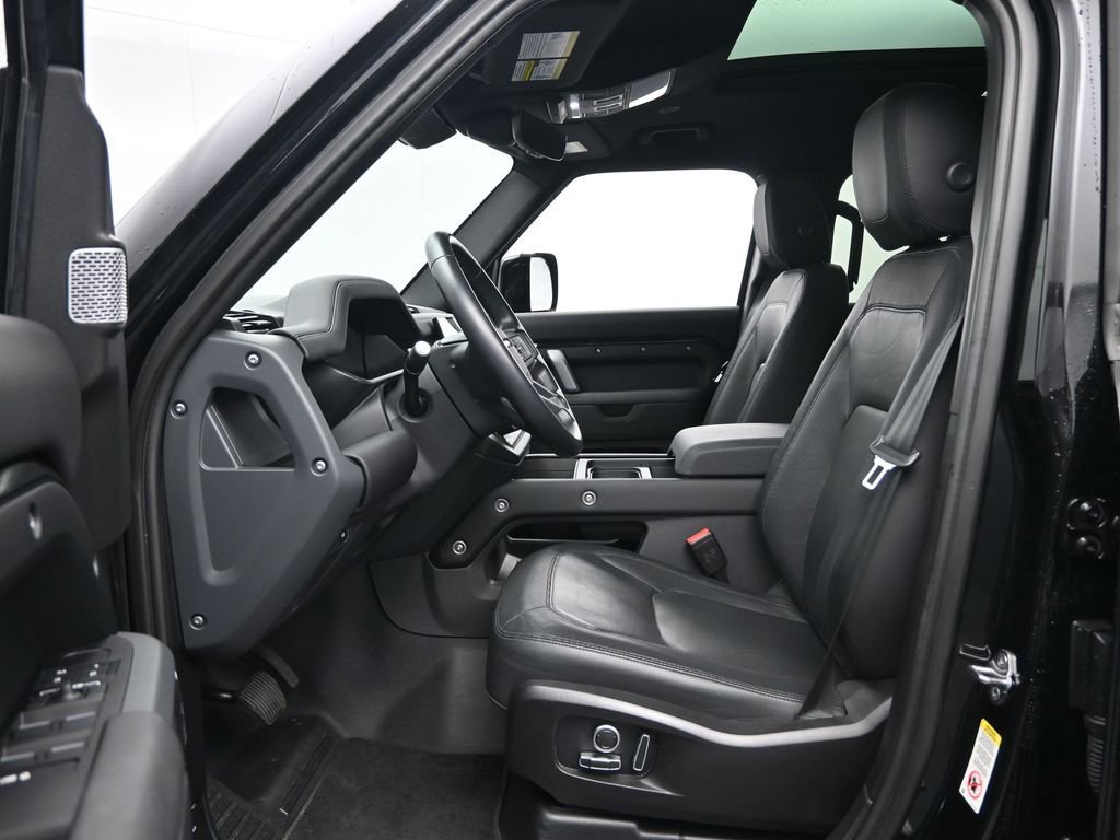 Used 2024 Land Rover Defender 130 X-Dynamic SE image 25