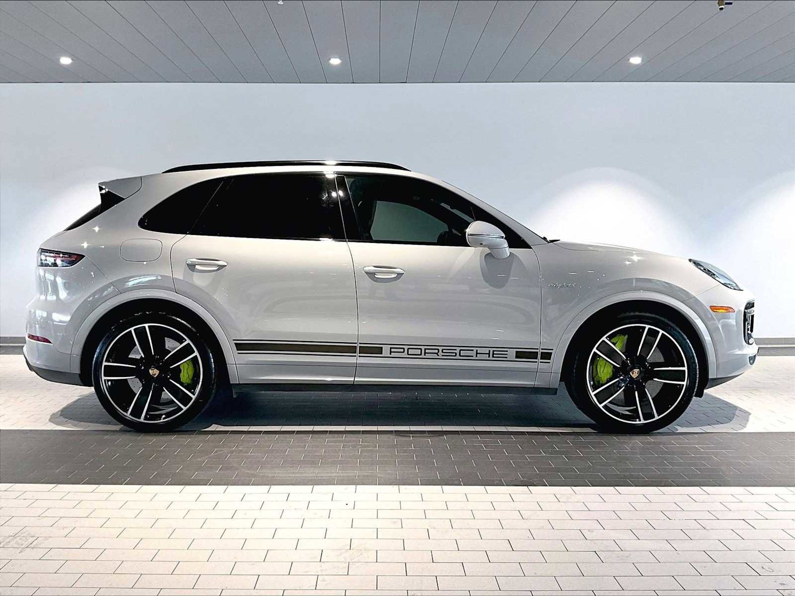 Used 2023 Porsche Cayenne Turbo S image 11
