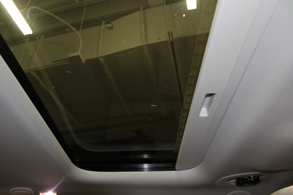 Used 2023 Land Rover Defender 130 SE image 44