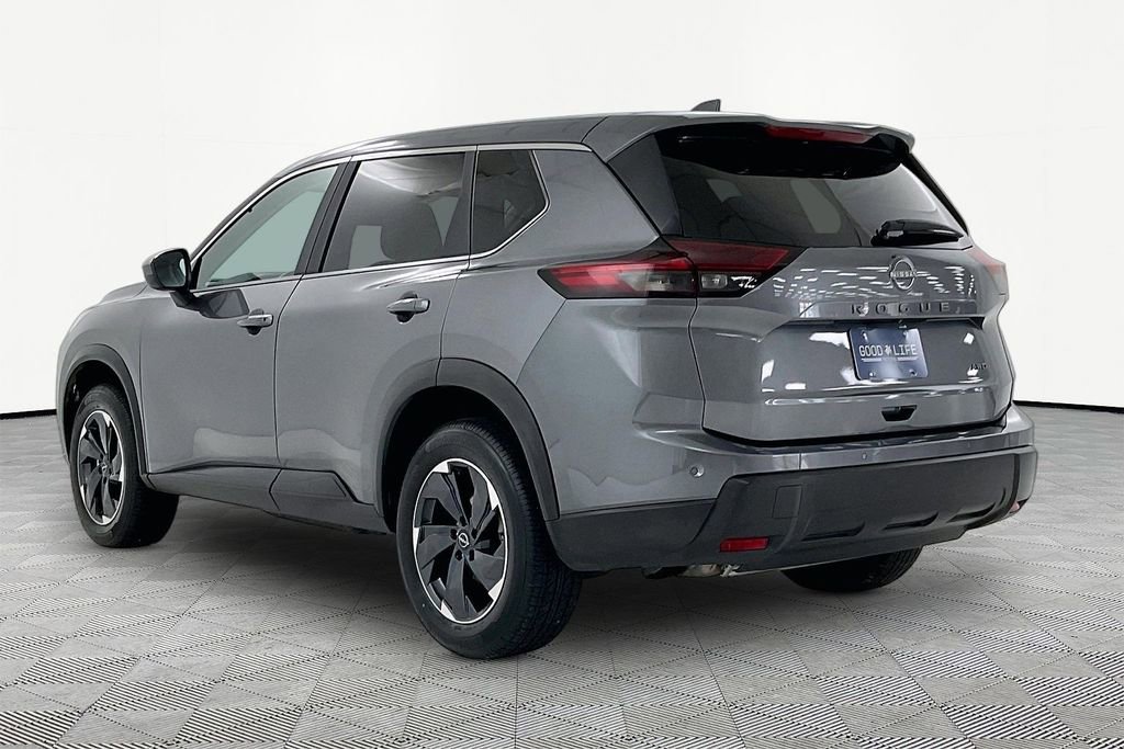 Used 2025 Nissan Rogue SV image 4