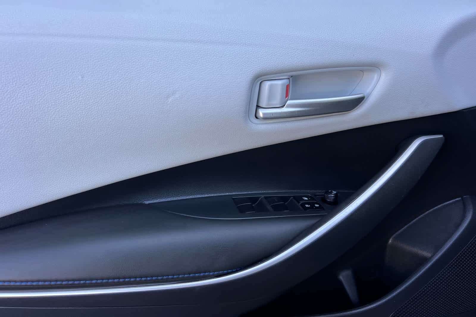Used 2021 Toyota Corolla SE FWD image 12