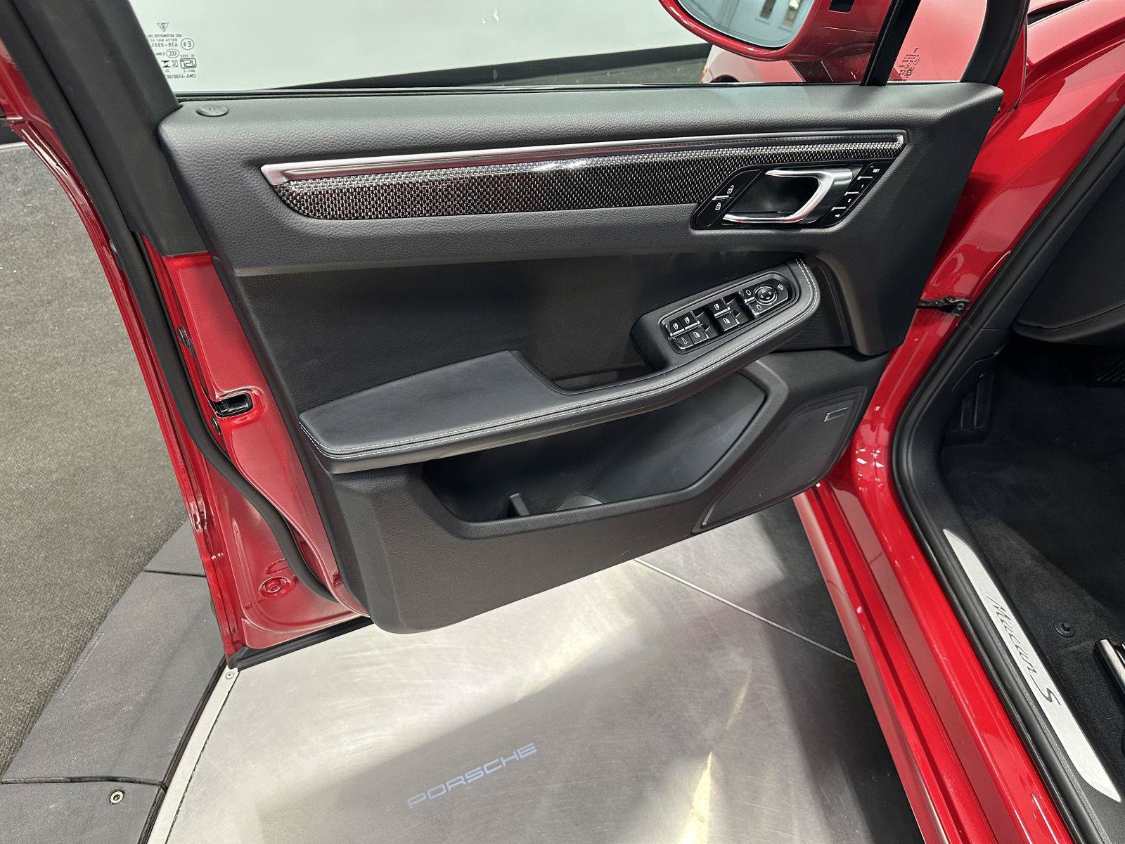 Used 2024 Porsche Macan S AWD/4WD image 12