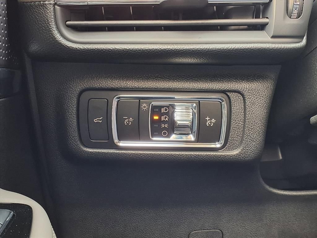 Used 2025 Lincoln Corsair FWD image 23