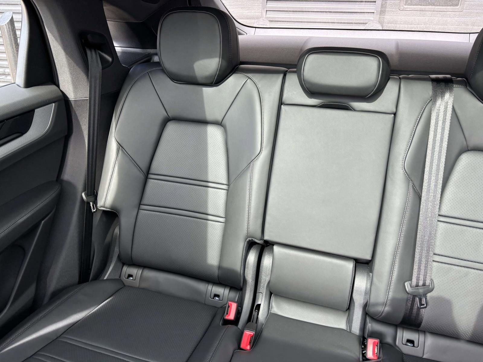 New 2026 Porsche Cayenne Coupe image 40