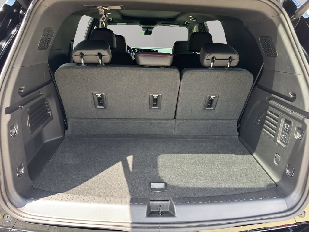 Used 2024 Chevrolet Traverse RS w/ LPO, Floor Liner Package AWD/4WD image 8