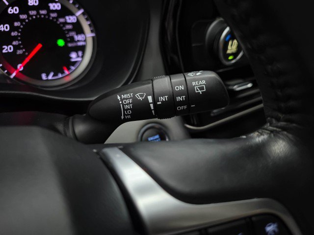 Used 2021 Toyota Highlander LE FWD image 24