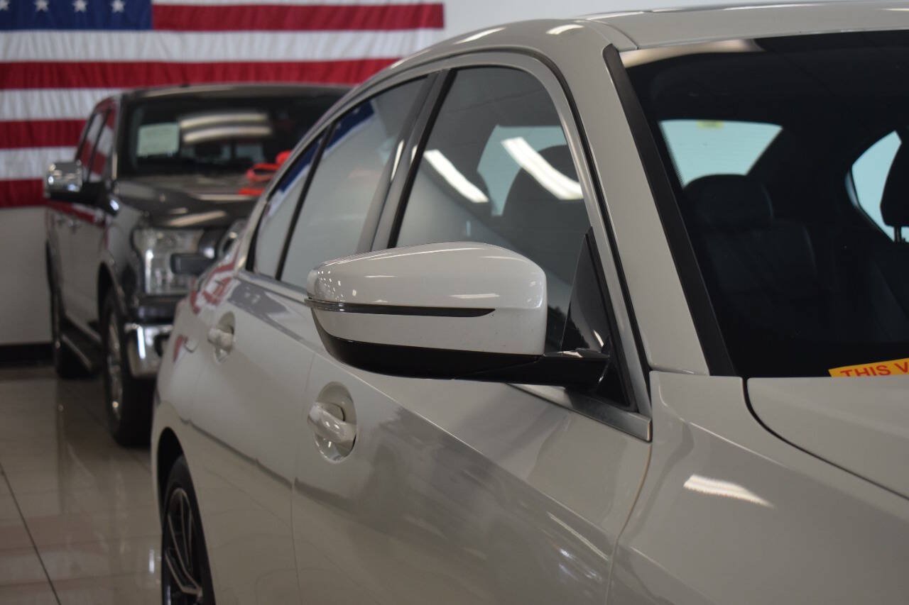 Used 2019 BMW 330i Sedan w/ Driving Assistance Package RWD image 8