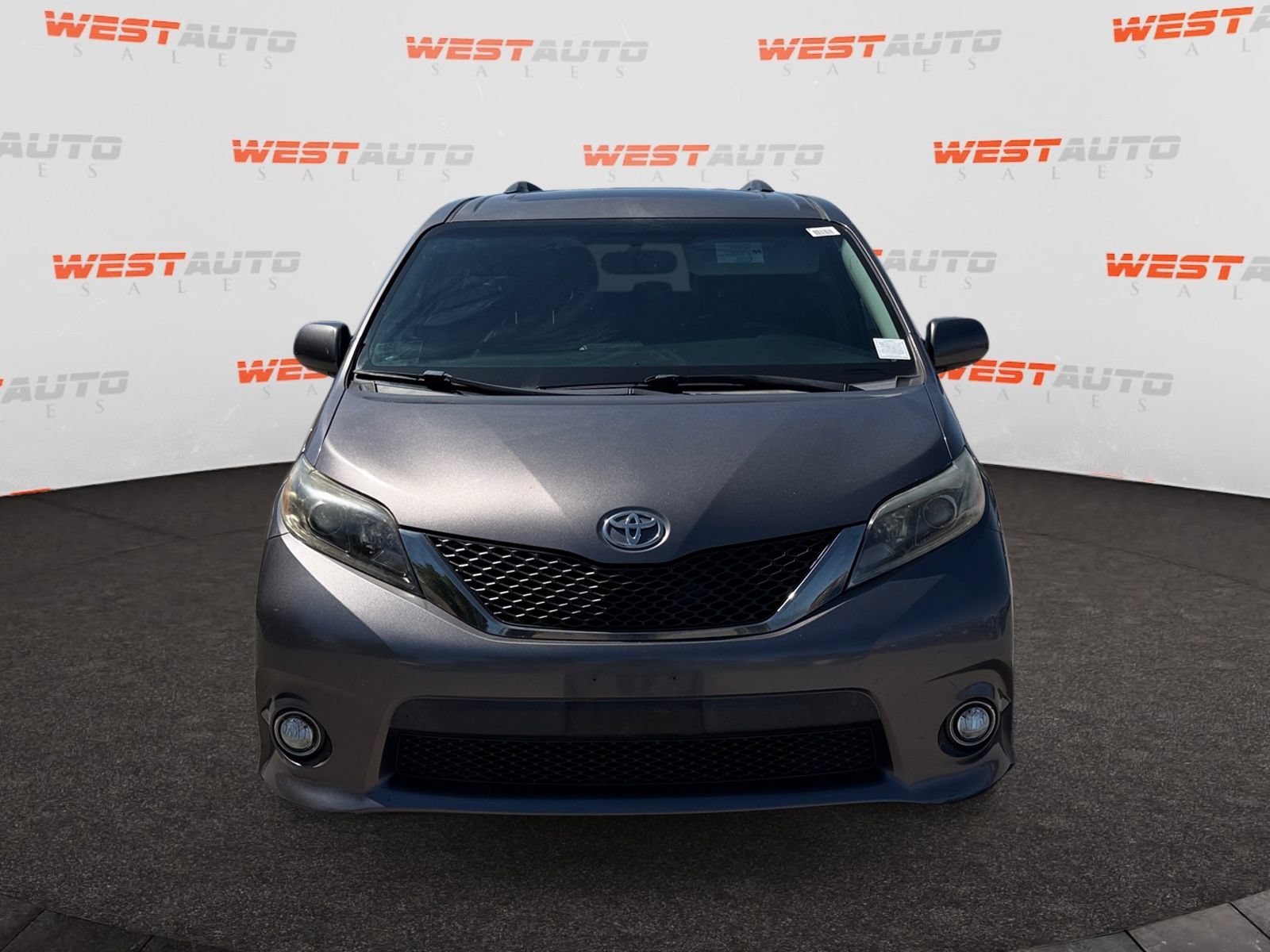 Used 2017 Toyota Sienna SE w/ SE Preferred Package FWD image 8