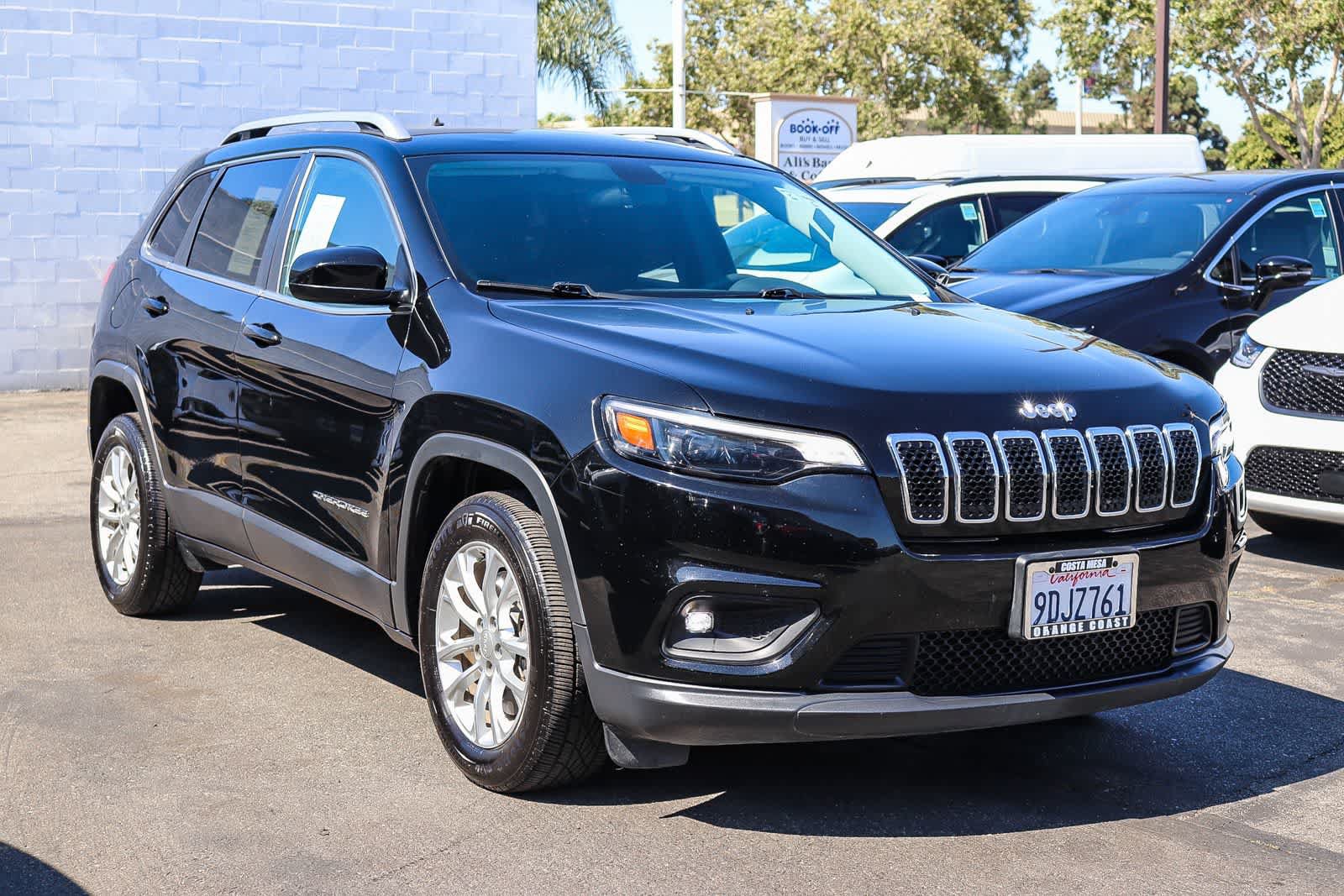 Used 2019 Jeep Cherokee Latitude w/ Popular Appearance Group FWD image 3
