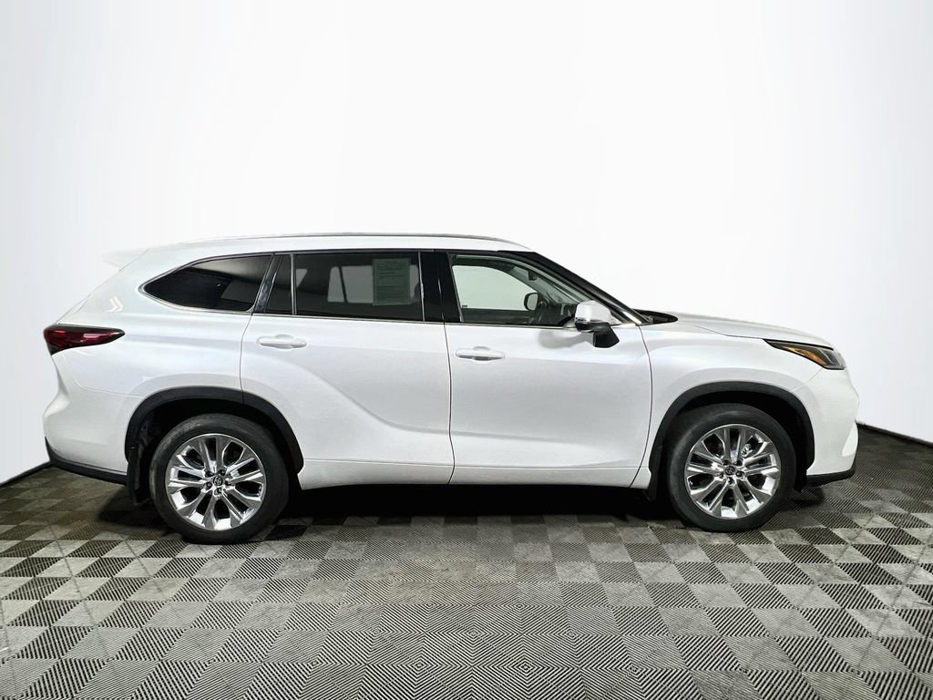 Certified 2023 Toyota Highlander Limited AWD/4WD image 8