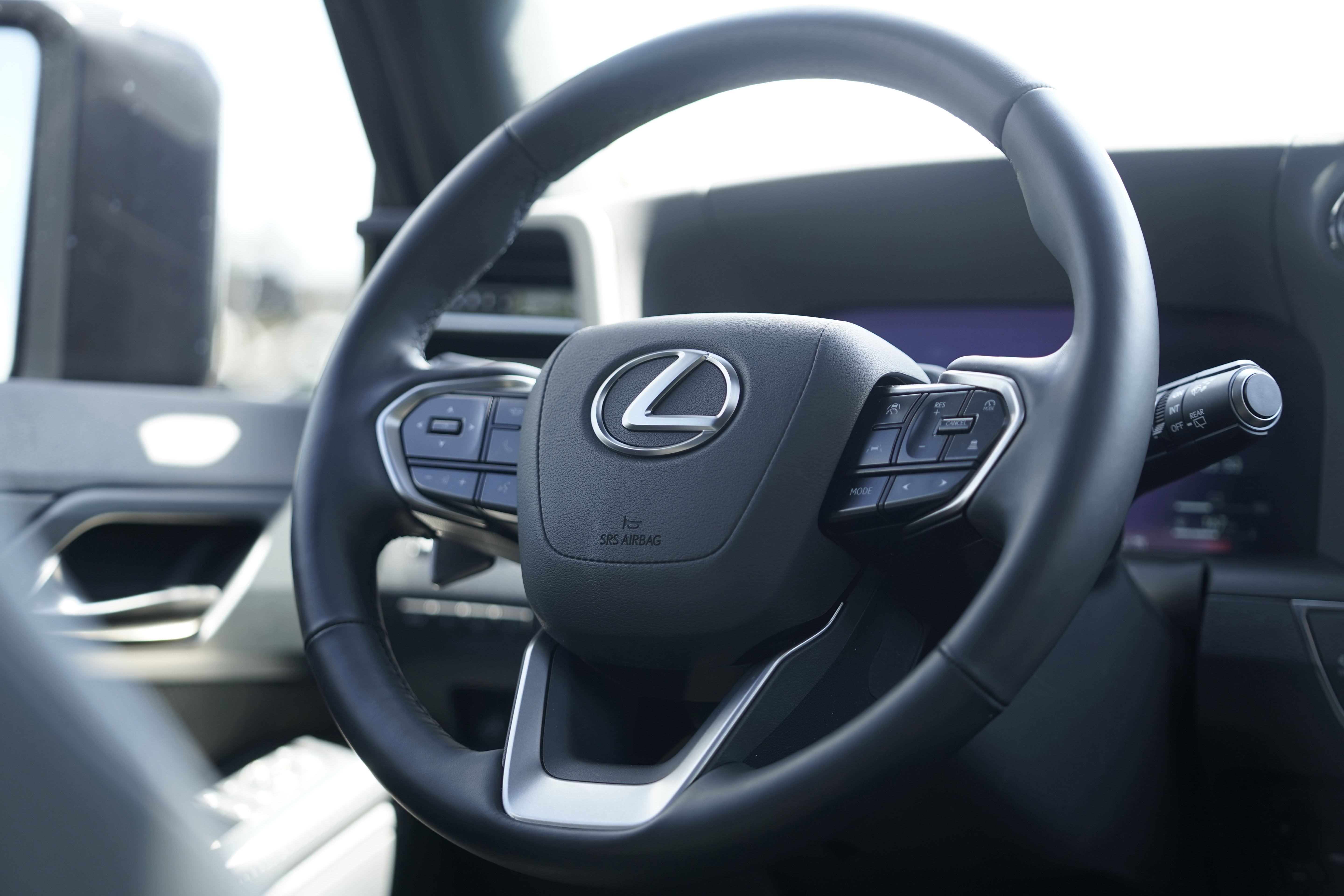 Used 2025 Lexus GX 550 w/ Accessory Package (2T) AWD/4WD image 22