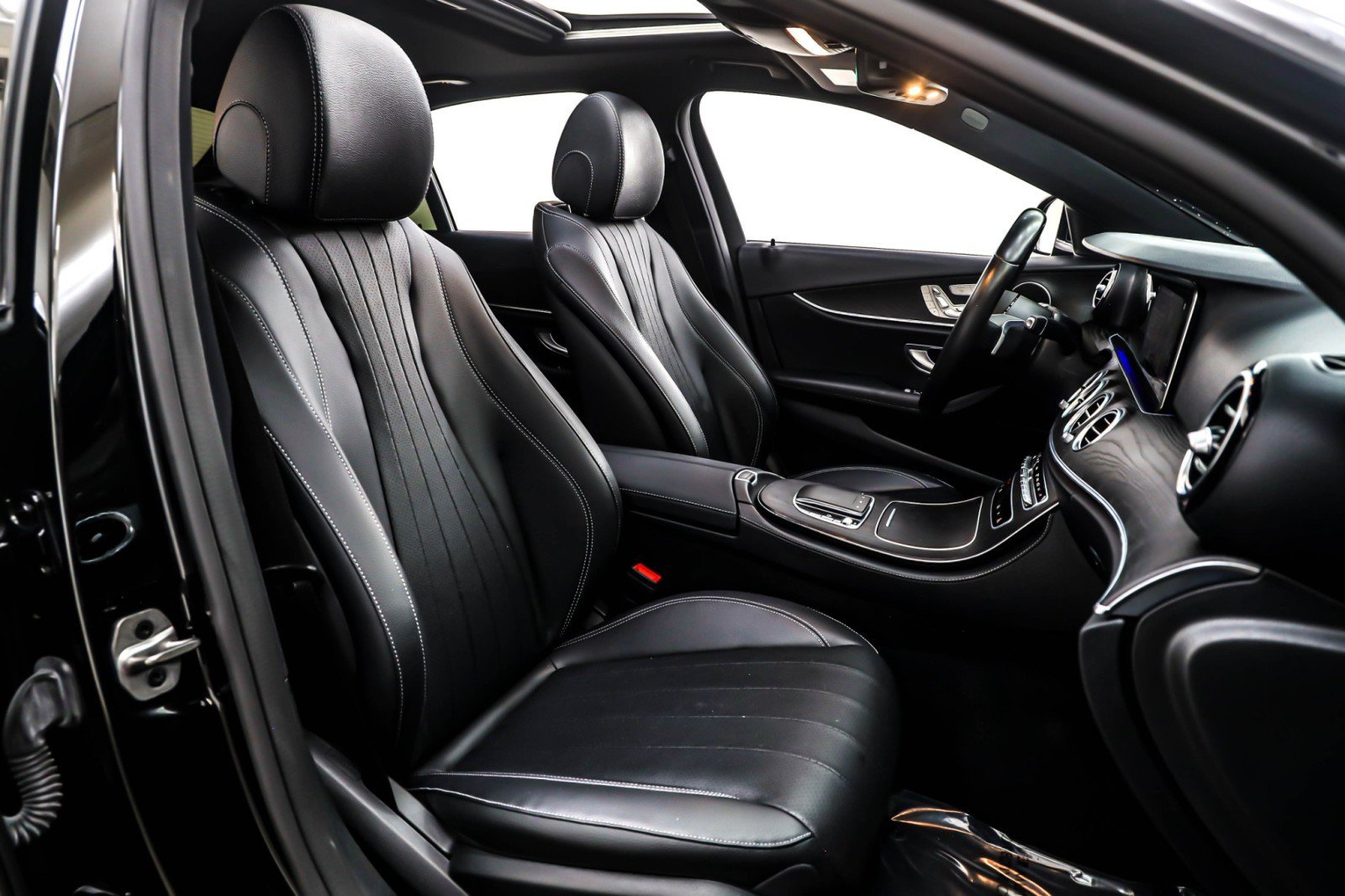 Used 2022 Mercedes-Benz E 350 Sedan image 8