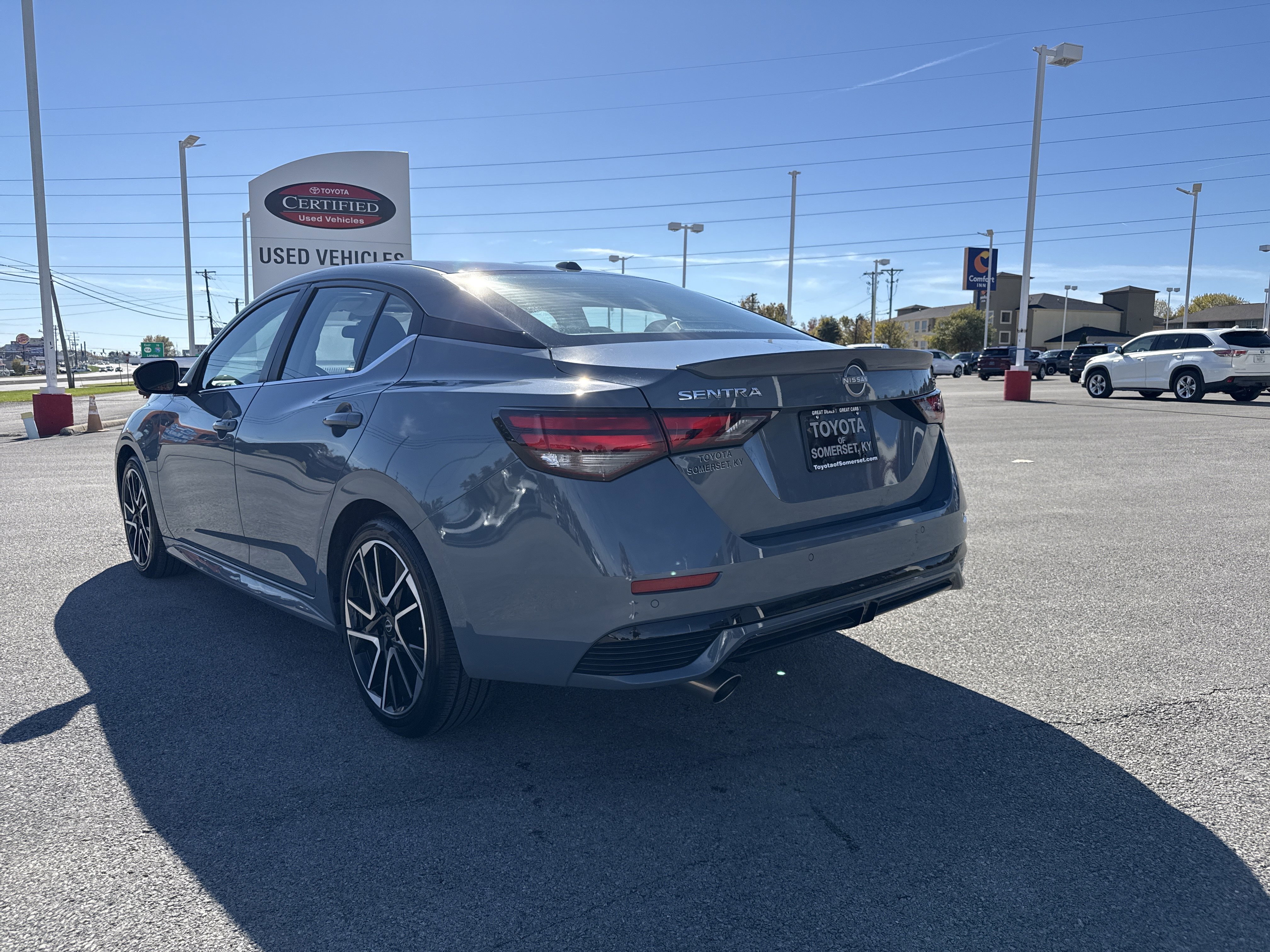 Used 2025 Nissan Sentra SR image 3