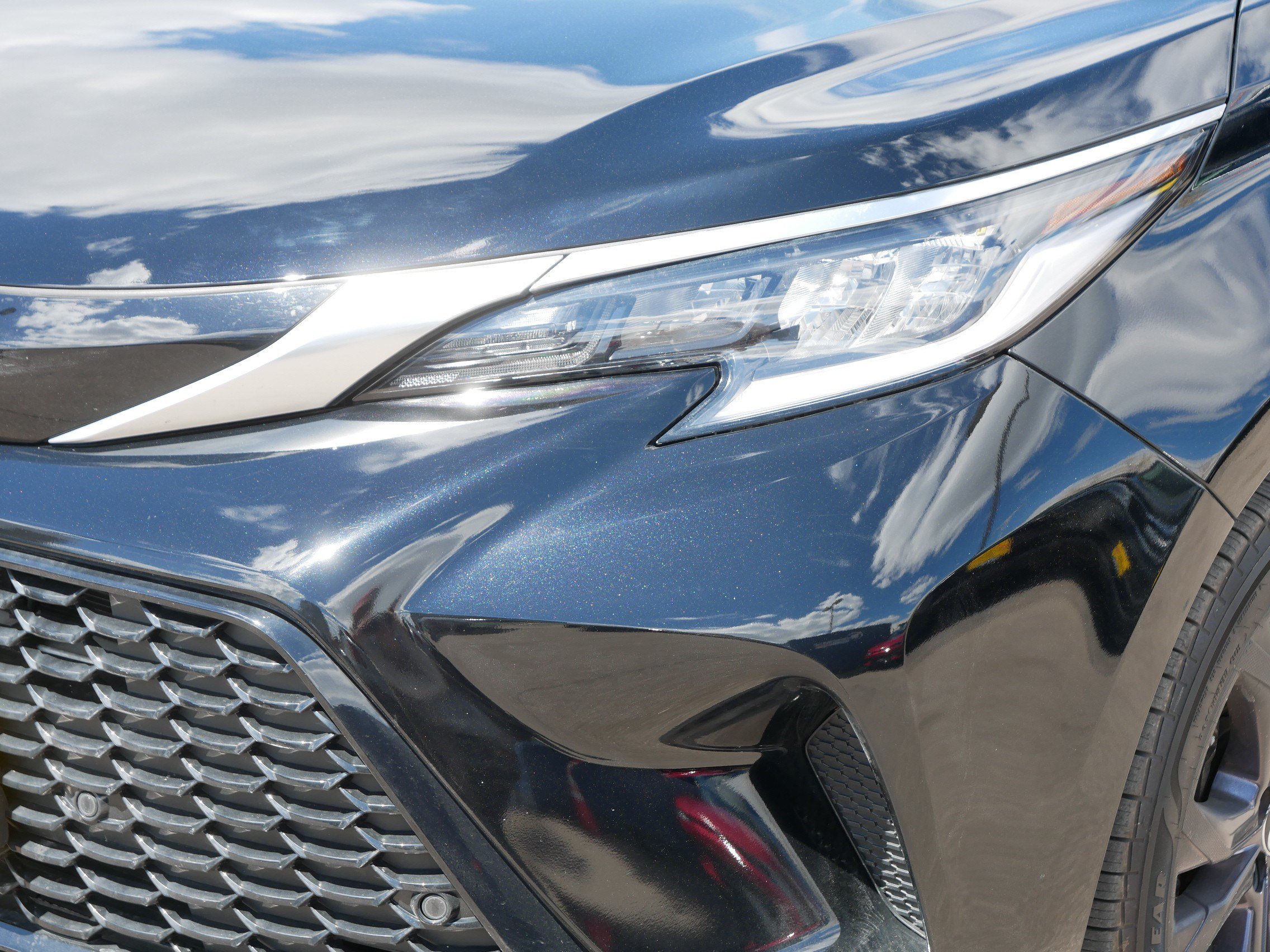 Used 2021 Toyota Sienna XSE FWD image 16