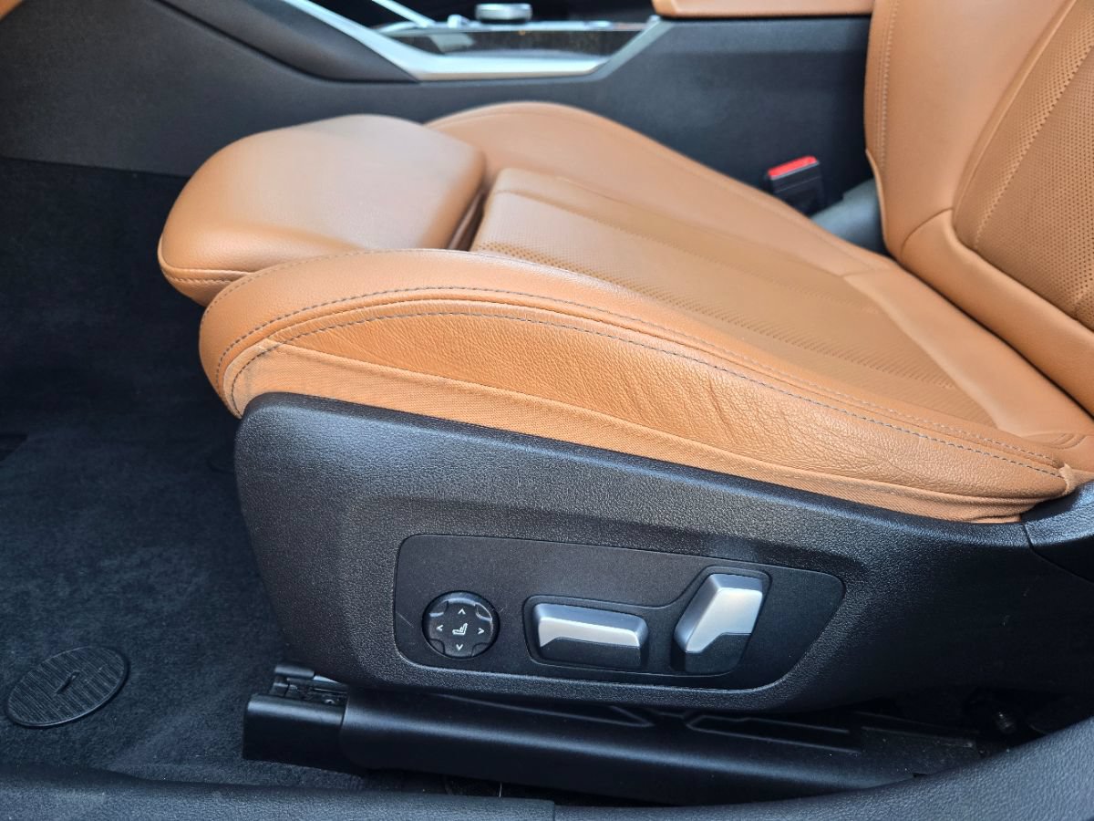 Used 2023 BMW 330i Sedan w/ Premium Package RWD image 40