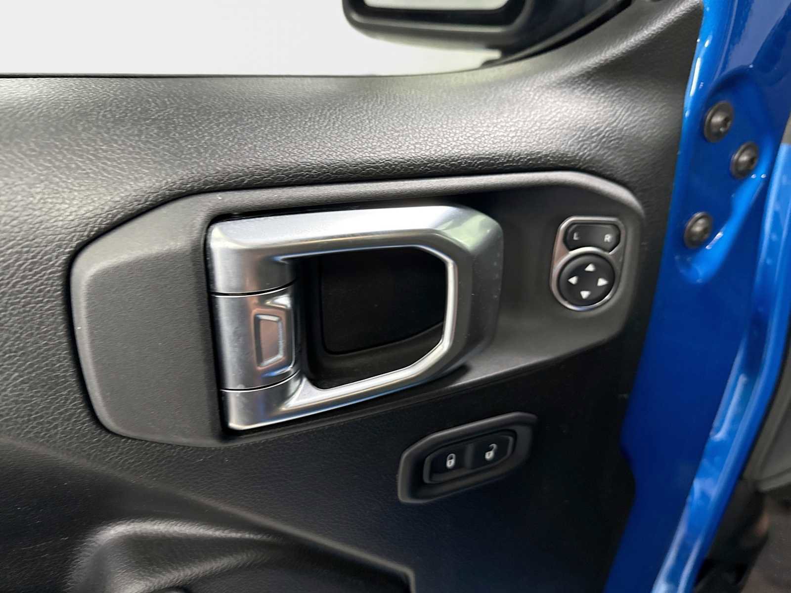 Used 2022 Jeep Gladiator Sport image 15