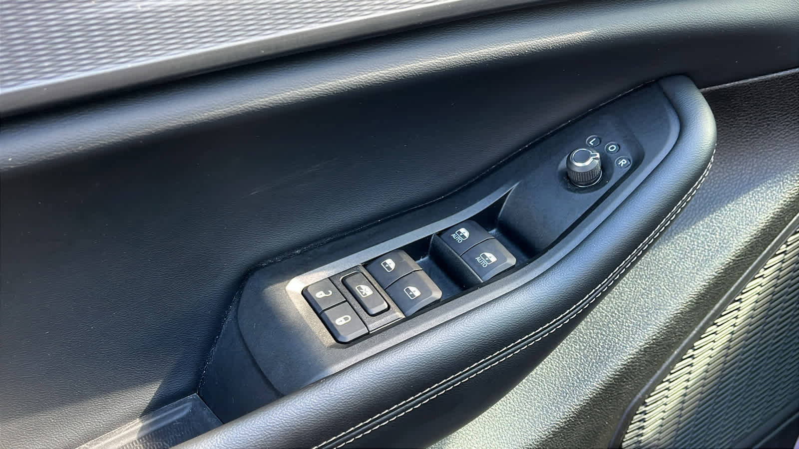 Certified 2025 Jeep Grand Cherokee L Altitude image 23