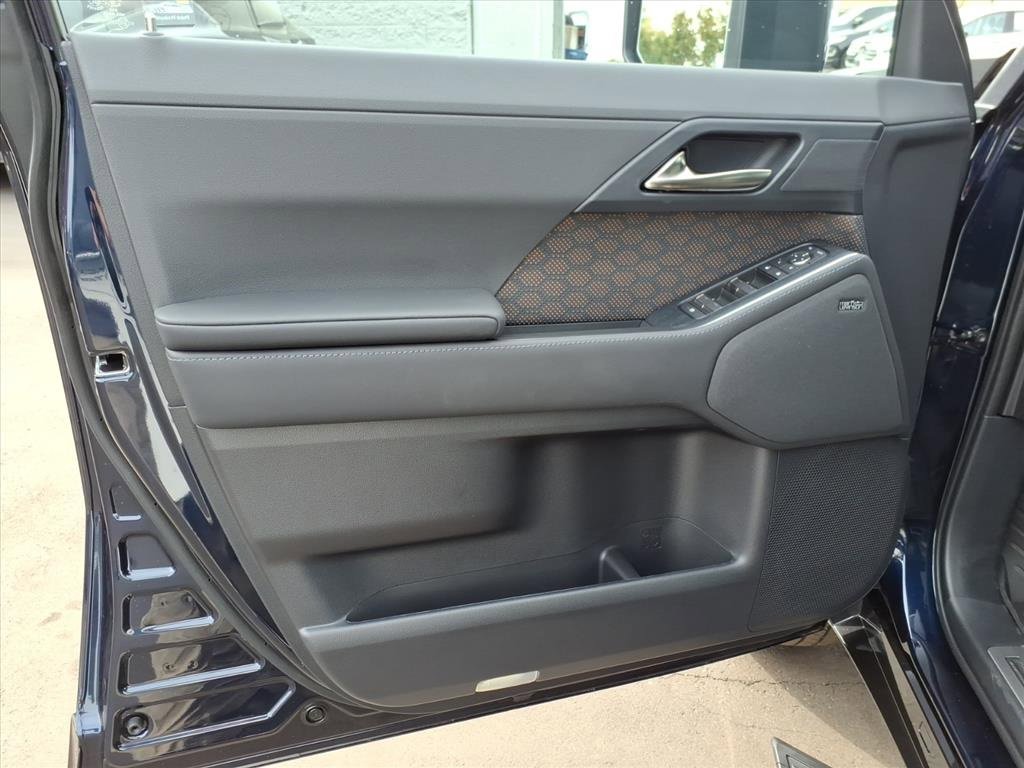 Used 2025 Lexus GX 550 w/ Accessory Package (2T) image 14