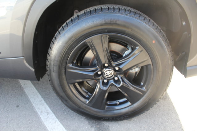 Used 2022 Toyota Highlander LE FWD image 11