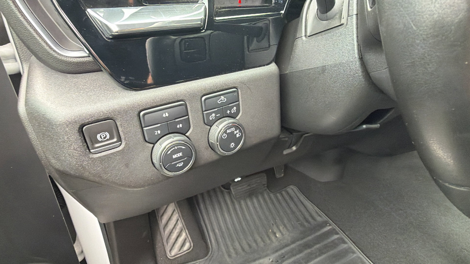 Used 2024 Chevrolet Silverado 2500 LT AWD/4WD image 25