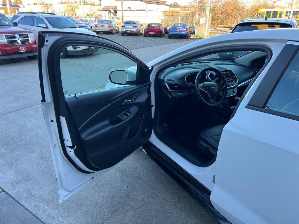 Used 2017 Chevrolet Volt Premier w/ Driver Confidence II Package image 9