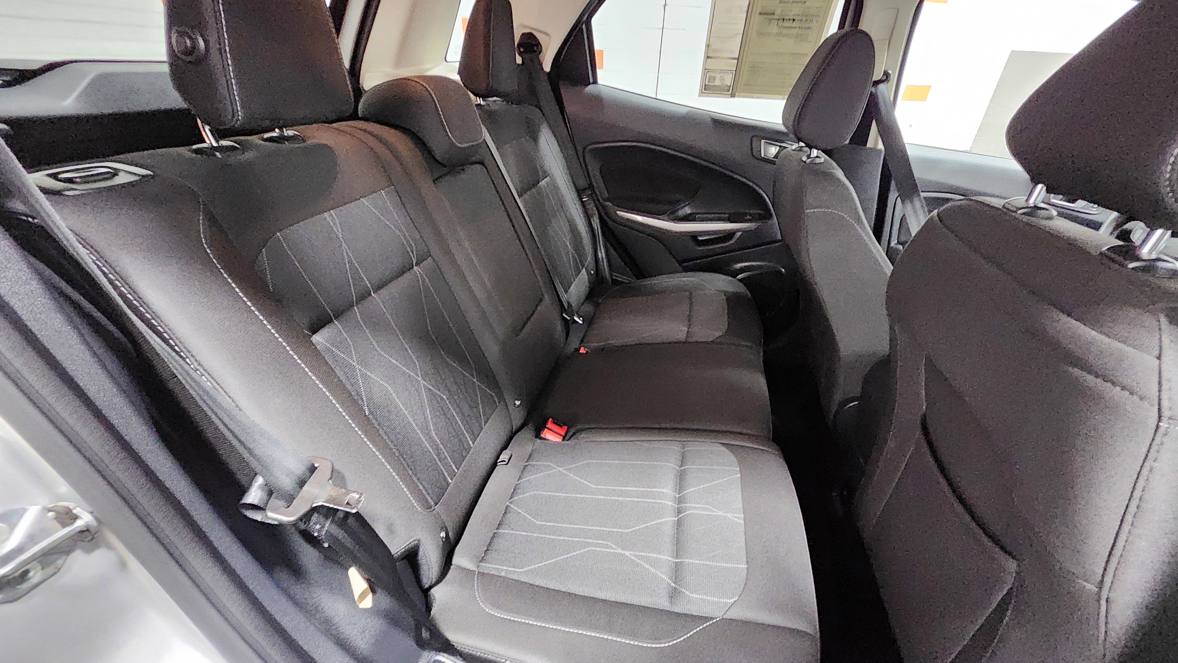 Used 2020 Ford EcoSport SE w/ SE Convenience Package image 19