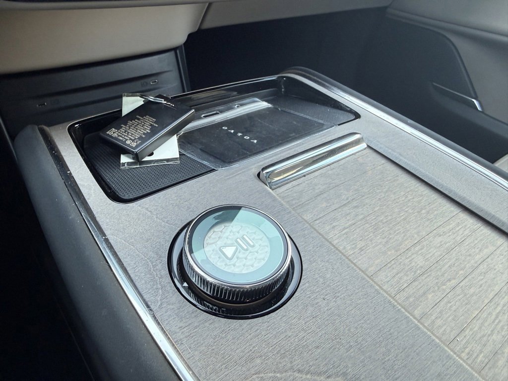 Used 2025 Volvo EX90 Ultra image 11