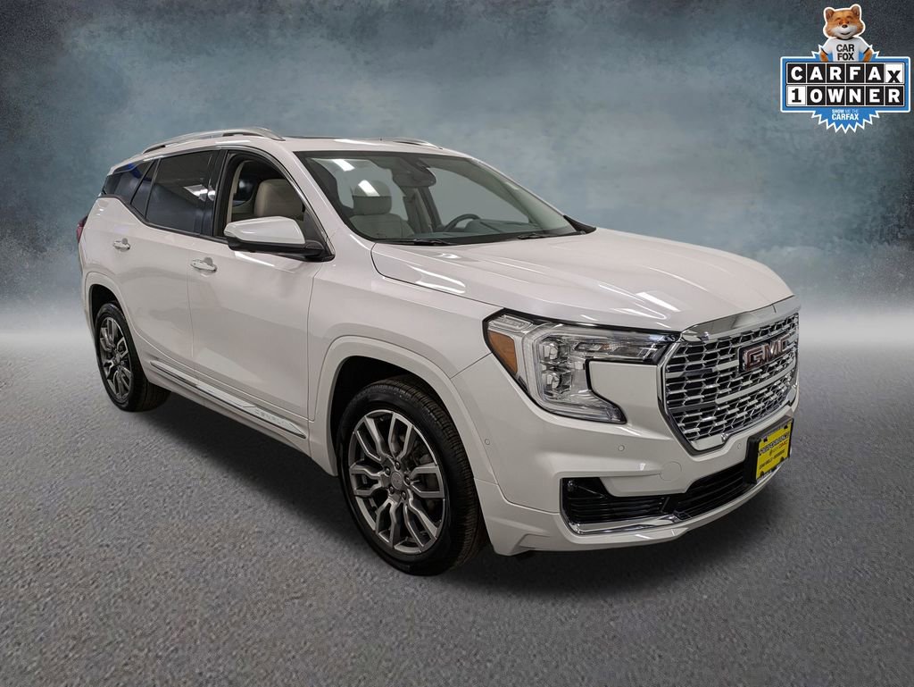 Used 2023 GMC Terrain Denali w/ Denali Premium Package image 3