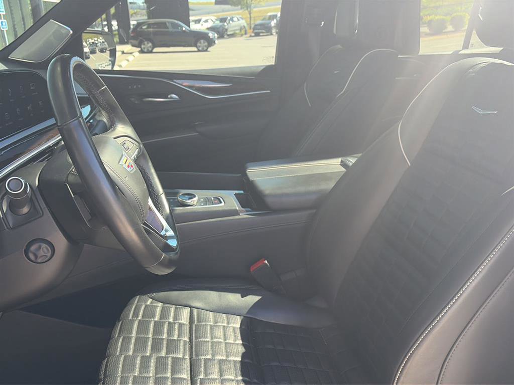 Used 2023 Cadillac Escalade Sport Platinum w/ LPO, ONYX Package AWD/4WD image 6
