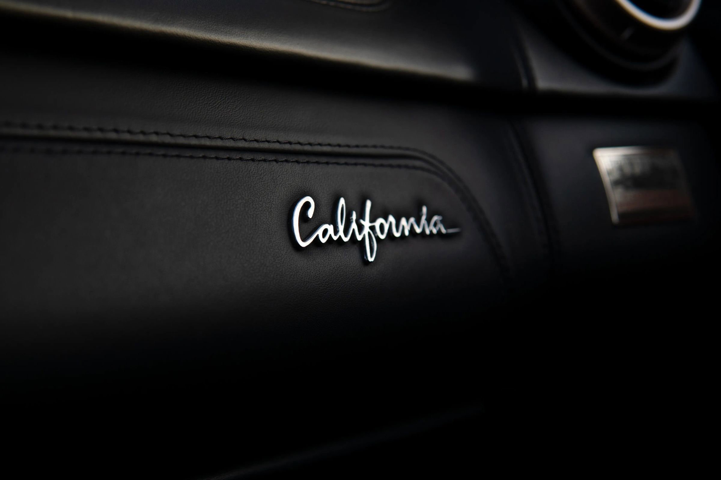 Used 2010 Ferrari California RWD image 5