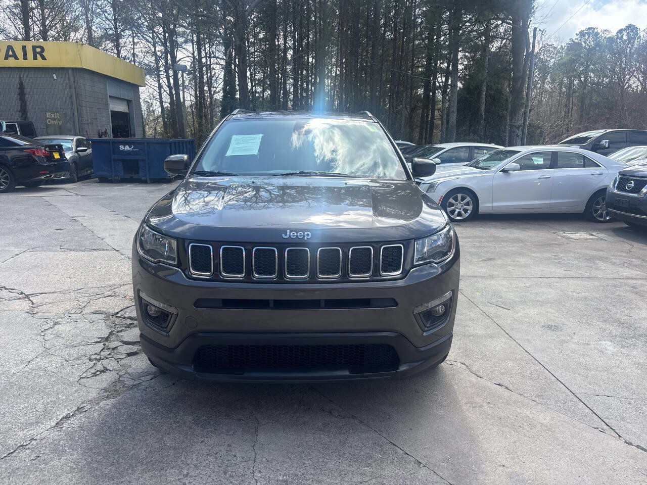 Used 2018 Jeep Compass Latitude w/ Popular Equipment Group AWD/4WD image 3
