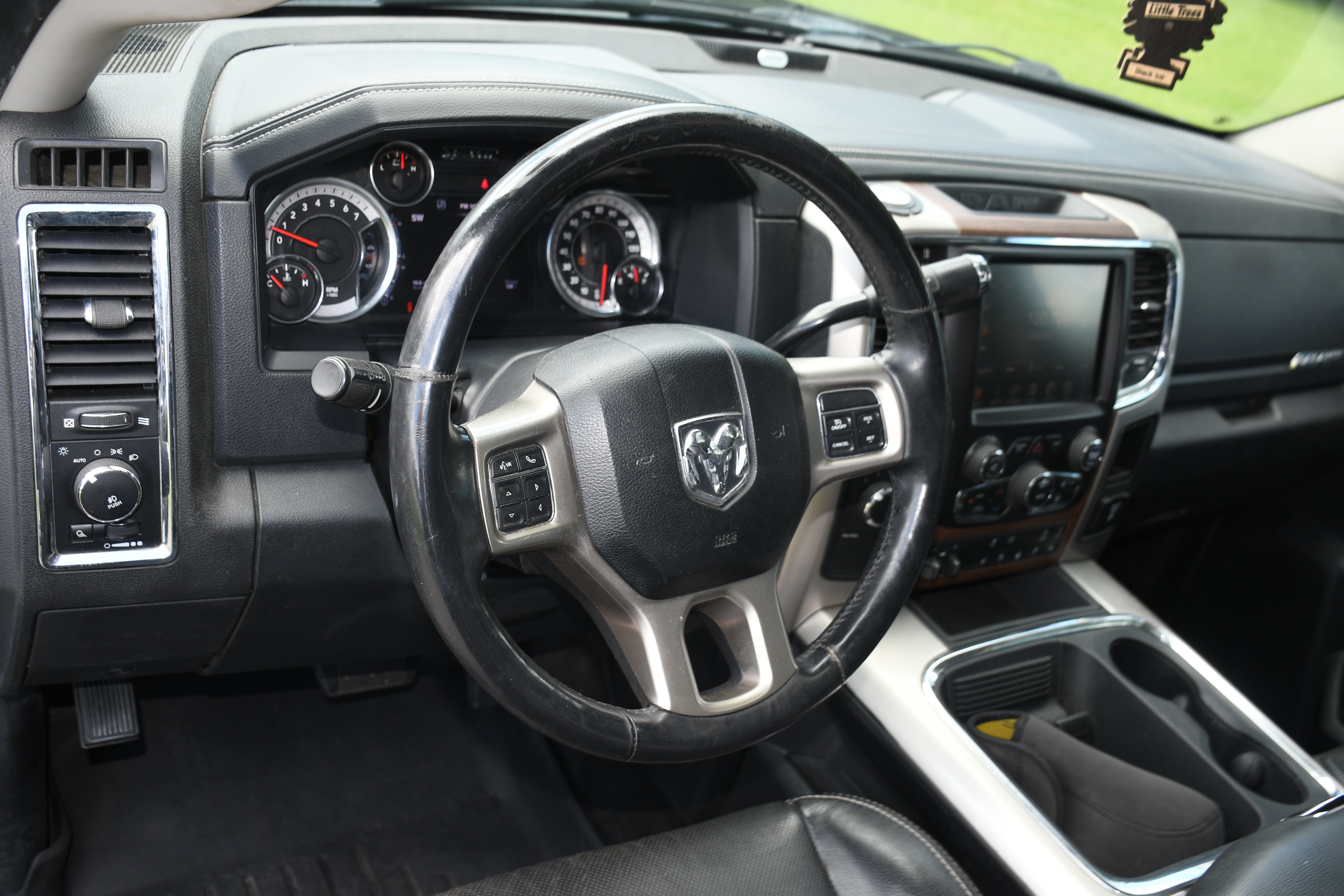 Used 2016 RAM 2500 Laramie w/ Sport Appearance Group AWD/4WD image 9