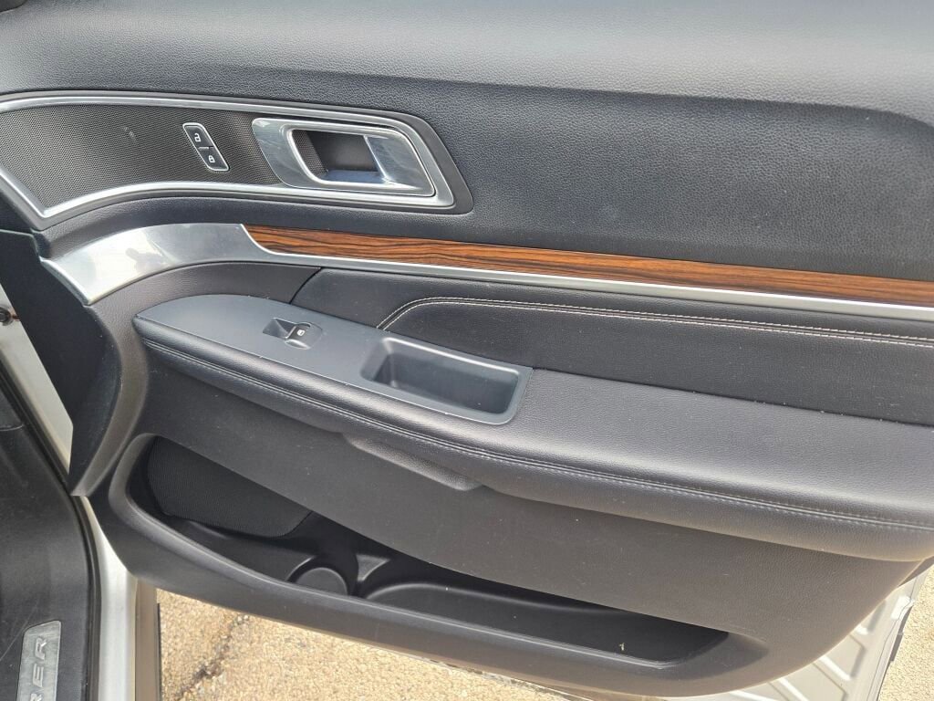 Used 2016 Ford Explorer Limited image 5