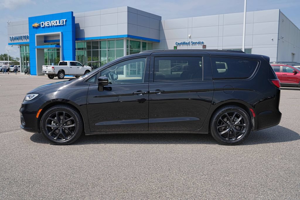 Used 2025 Chrysler Pacifica Limited FWD image 10