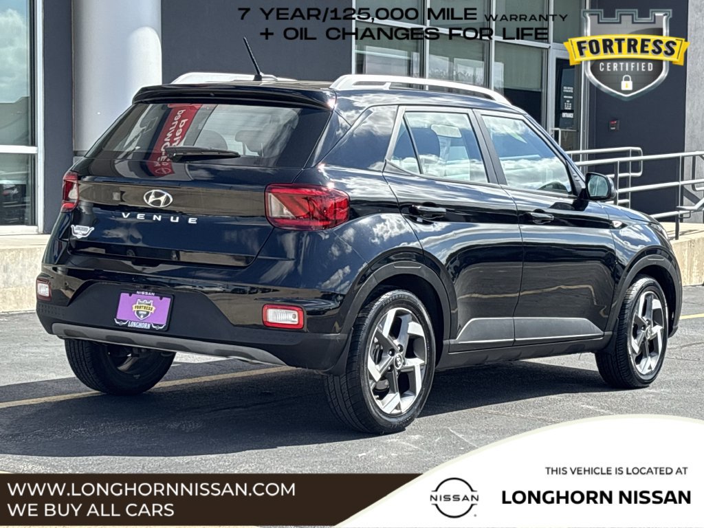 Used 2023 Hyundai Venue SEL FWD image 3