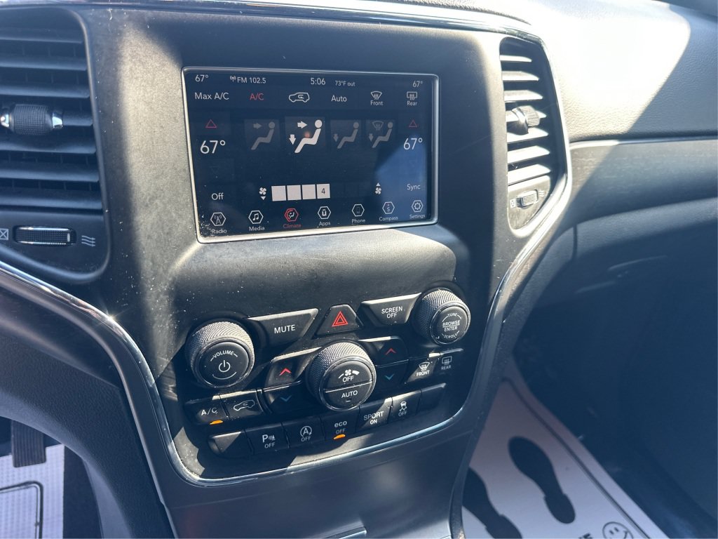 Used 2018 Jeep Grand Cherokee Laredo AWD/4WD image 23