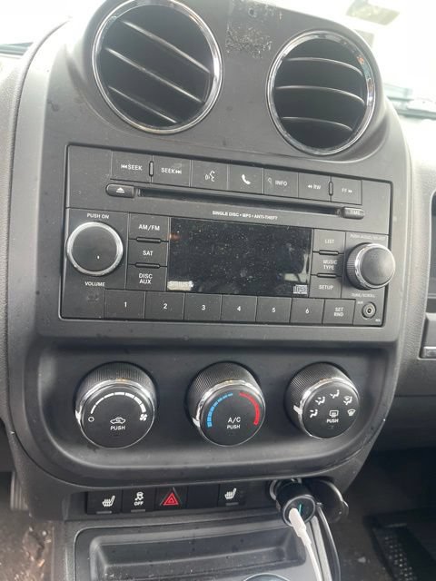 Used 2013 Jeep Patriot Latitude w/ Freedom Edition Pkg AWD/4WD image 2