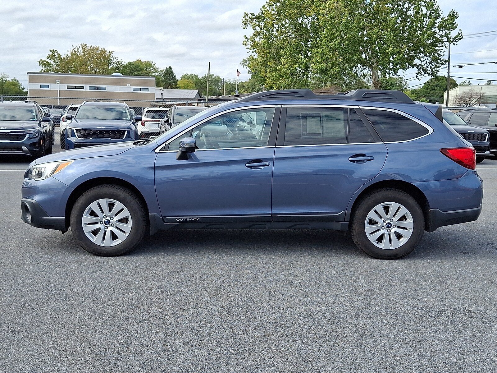Used 2016 Subaru Outback 2.5i Premium AWD/4WD image 8