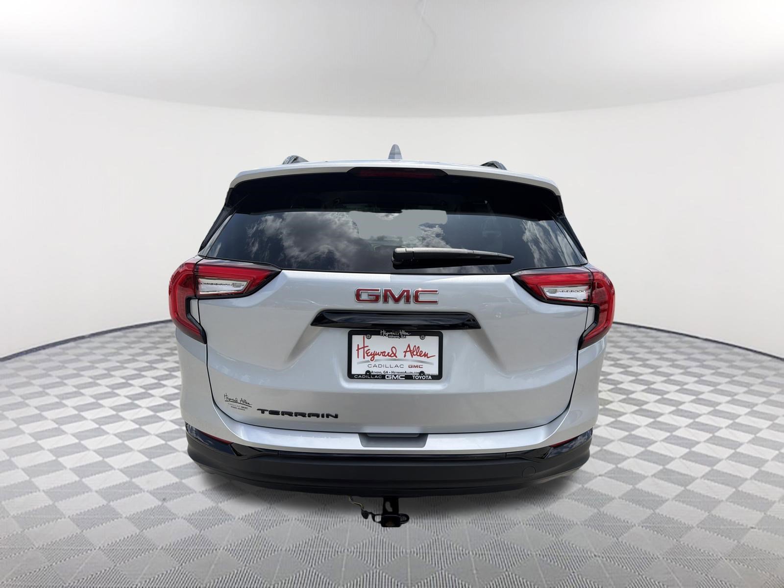 Used 2022 GMC Terrain SLE w/ Driver Convenience Package FWD image 7